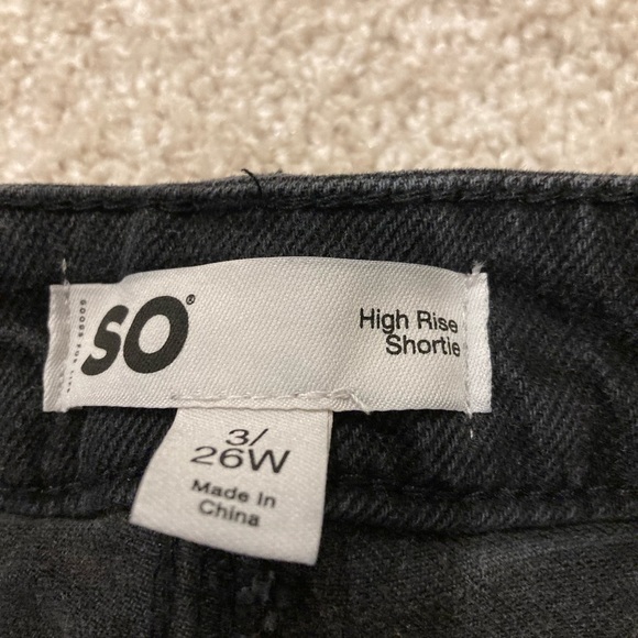 SO Black Jean Shorts Distressed Raw-Edge Sz. 3/26W - Picture 4 of 7